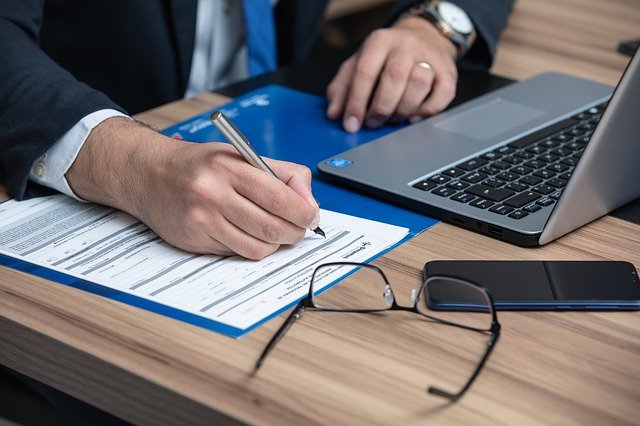 Protéger ses arrières lors d’une procédure judiciaire en faisant appel à un avocat